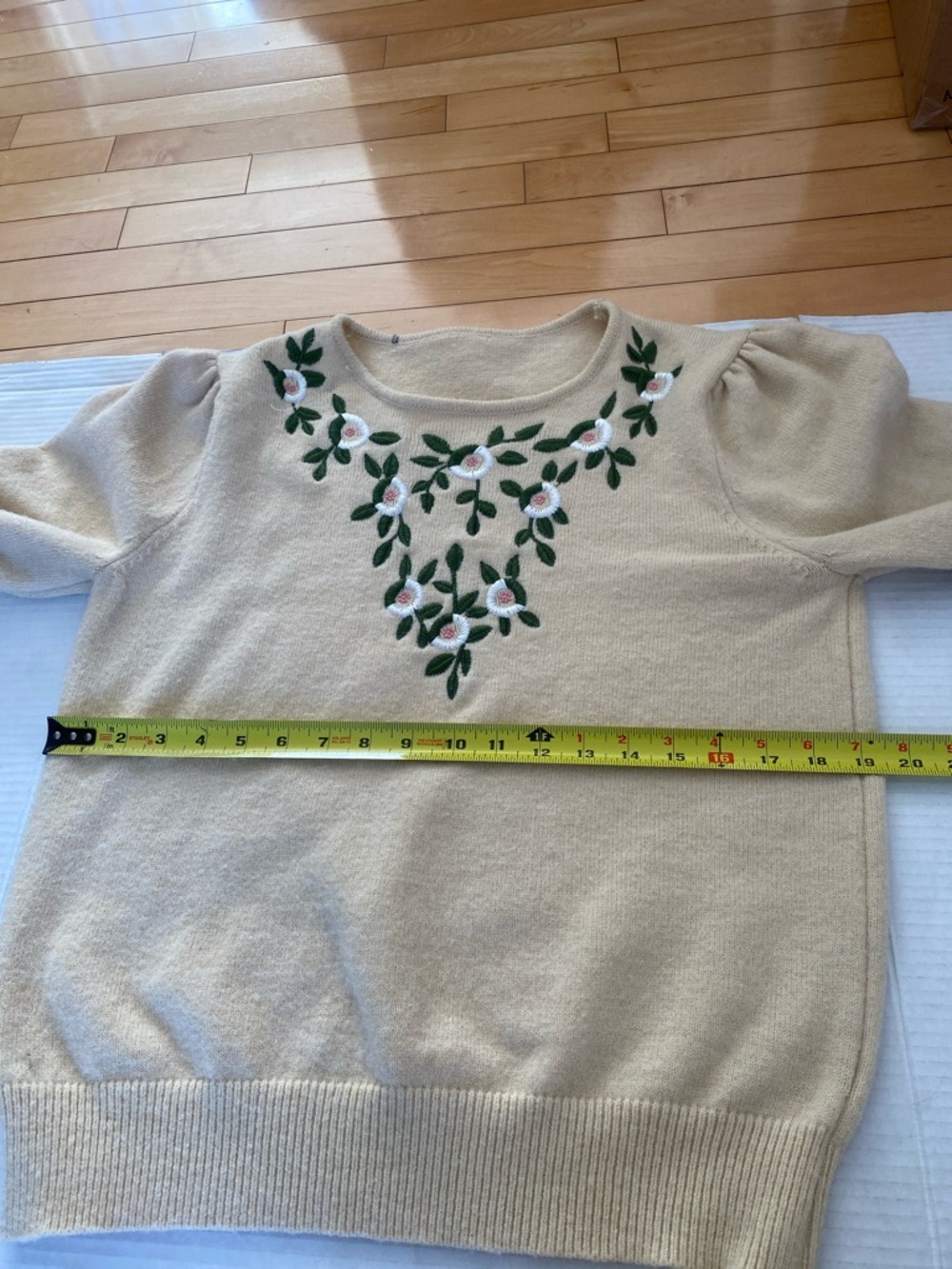 STUNNING VINTAGE Floral Embroidered round neck Sweater w puff sleeves Sze Medium - Picture 16 of 16